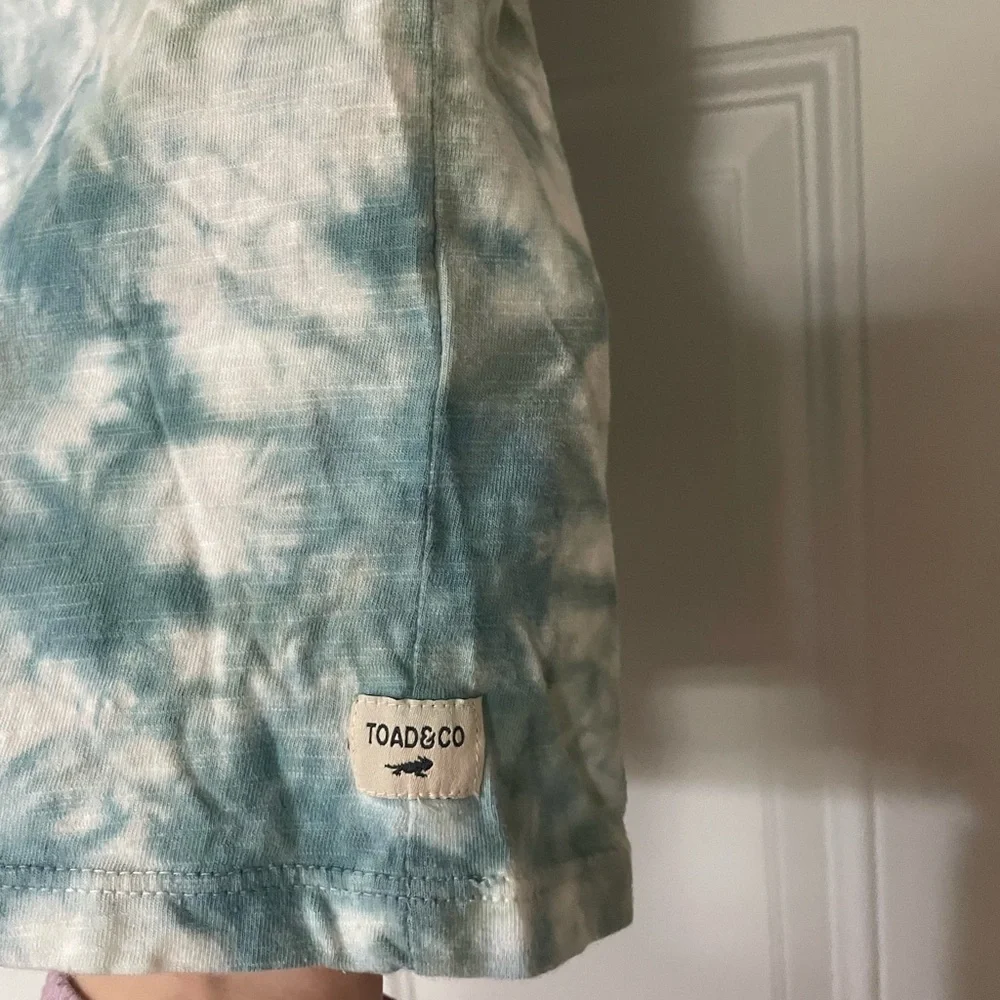 Toad & Co Primo Womens T Shirt Sz XS Blue Tie Dye Pullover Front Pocket Cotton - Picture 3 of 6